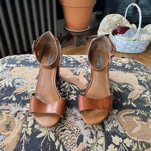 Tan Estoria Steve Madden Heels - 9M leather